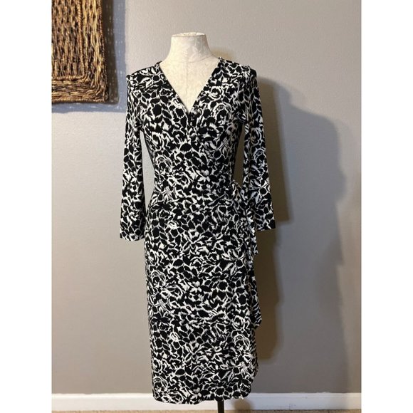 BCBGMaxAzria Dress M Medium Wrap Stretch Career Church Black Ivory Washable - Picture 2 of 13
